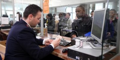 Permessi di soggiorno, scoperto giro di false d...