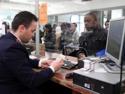 Permessi di soggiorno, scoperto giro di false documentazioni