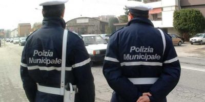 Festa sospesa e denuncia per il titolare del lo...