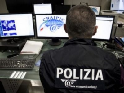 Adesca 14enne sui social, arrestato dalla polizia postale