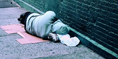 Ancora un senzatetto trovato morto in strada, i...