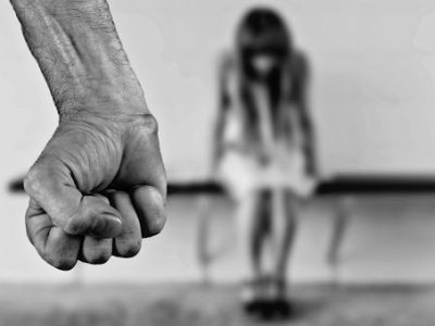 Cosenza, botte, pugni,violenza e abusi sulla ex convivente