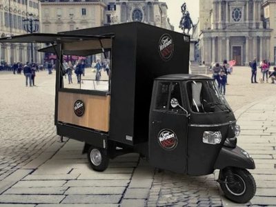 Se i clienti non vanno al bar, è il bar ad andare dai clienti…in apecar