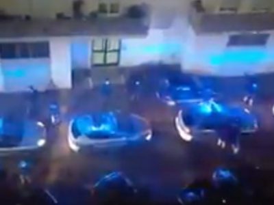 Poliziotto morto a Napoli, l’omaggio dei colleghi e le strazianti urla della moglie