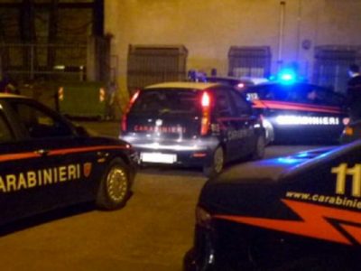Occultava pistole rubate e munizioni in un monolocale, arrestato