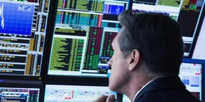 La Borsa di Milano peggiora, Piazza Affari è ap...