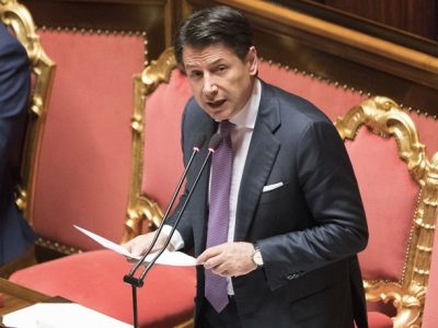 Conte alla Camera dà lezione di filosofia greca: “Bisogna distinguere tra doxa ed epistème&...