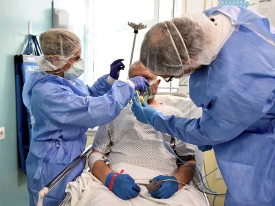 Coronavirus, continua il calo dei contagi: sono 106.527 i malati, 321 in meno rispetto a ieri