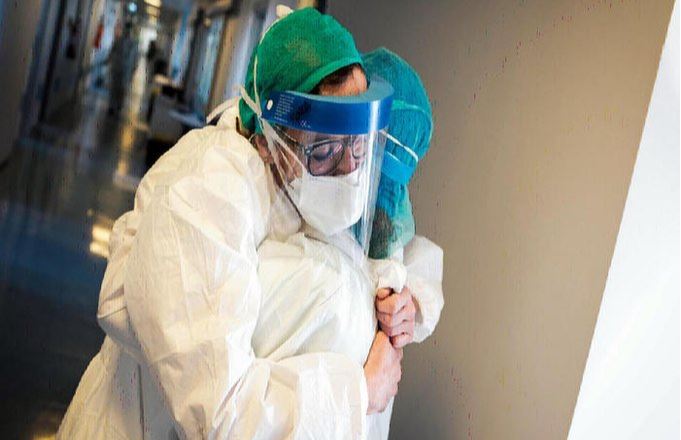 coronavirus decessi minimo storico