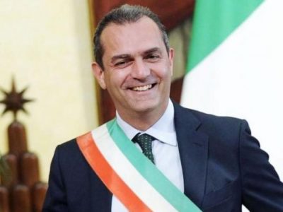 De Mastris lancia l’allarme “Aiutate i Comuni o cadranno come birilli”