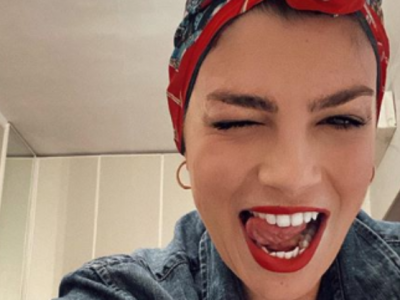 Video: Emma Marrone in versione idraulico, il risultato è esilarante