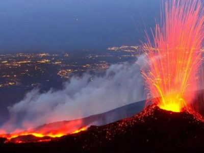 L’Etna erutta, colata lavica seppur di modesti flussi sommitali