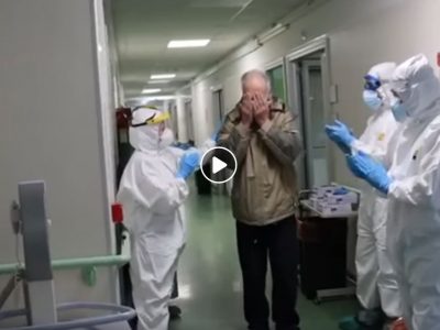 Video: ovazione di medici e infermieri per Filippo, 70enne guarito dal Covid-19