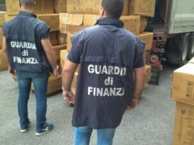 Squestrati dalla GdF prodotti disinfettanti privi dell’ autorizzazione