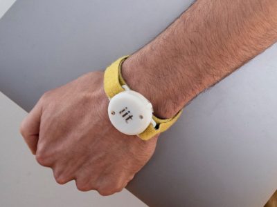 Realizzato a Genova iFeel-You il braccialetto per monitorare distanza di sicurezza e temperatura ...