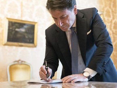 Conte, il messaggio ai cittadini: “State a casa il più possibile”
