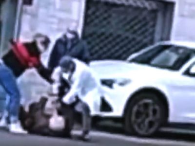 E’ stato arrestato il medico di base che picchiò l’anziano