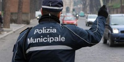 Distribuiscono cibo ai poveri, multati, poi il ...