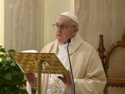 Papa Francesco contro il suicidio assistito: “La vita è un diritto, non la morte”