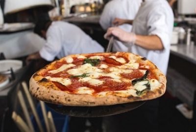 Triste compleanno per la pizza Margherita: oggi compie 131 anni, ma registra -50% di vendite