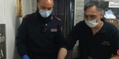 Bari, 80enne disperato perchè senza cibo: due p...