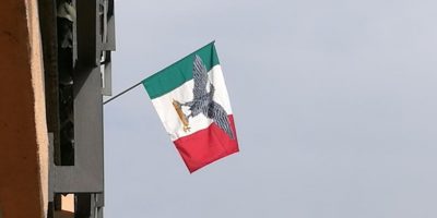 Espone il tricolore, ma della Rsi, denunciato i...