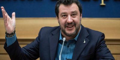 Matteo Salvini “Chi va a Bruxelles a nego...