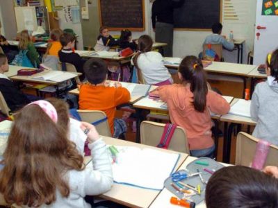 Scuola, le linee guida: turni differenziati, didattica a distanza e sabato in classe