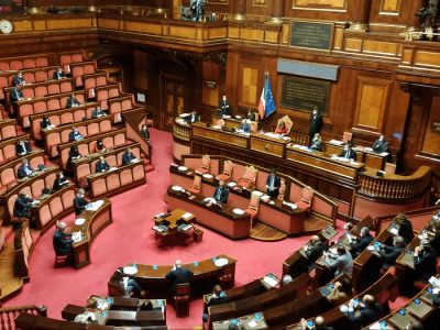 Decreto ‘Cura Italia’: il governo chiede la fiducia, opposizioni contrarie