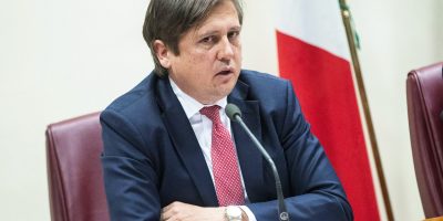 Sileri: “Vaccinarsi subito e non aspettar...