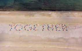 Video: Cesenatico, 301 lettini in spiaggia per ...