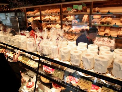 Il Coronavirus influenza anche la pasticceria: torte a forma di carta igenica