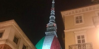 Torino, la Mole Antonelliana da ieri è in livre...