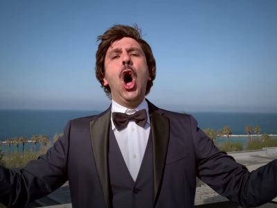 “L’immunità di gregge”: Checco Zalone rende omaggio a Modugno