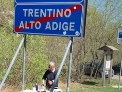 Festeggia il compleanno della mamma al confine tra Veneto e Trentino