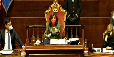 Video – Assembramenti in Senato, Casellat...