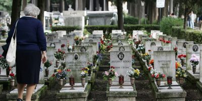 Fase 2, Coldiretti: tornano i fiori nei cimiteri