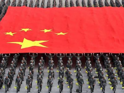 Su Hong Kong si stanno stringendo le mani della Cina rossa