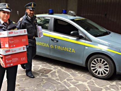 Sequestrate dalla GdF 25mila mascherine senza requisiti e non a norma