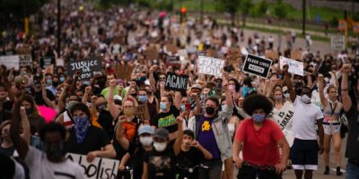 Ancora proteste a Minneapolis per la morte del ...