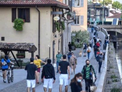 Navigli affollati a Milano, il sindaco Sala si infuria e minaccia la chiusura immediata