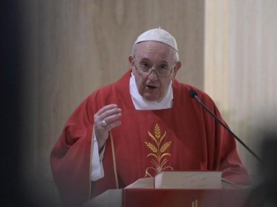 Il Papa: “Ci sono altre pandemie: fame, guerra e bambini senza educazione”