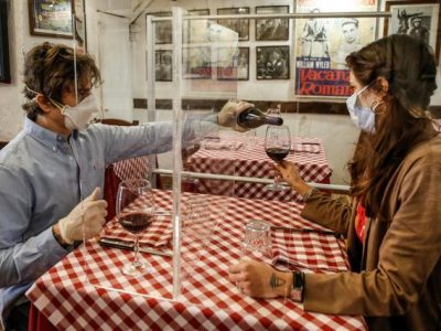 Riaperture di ristoranti e spiagge: le regole Inail e Iss