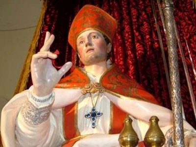 San Gennaro ha ripetuto il miracolo del sangue in un Duomo deserto