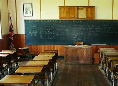 Oltre 300 sindaci francesi chiedono il rinvio dell’apertura delle scuole