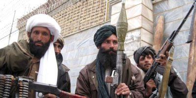 Talebani attaccano una base militare, morti 5 c...