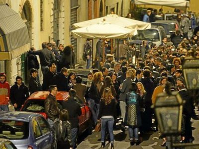 Brescia “bocciata” alla prima movida…mascherine abbassate e distanze non rispet...