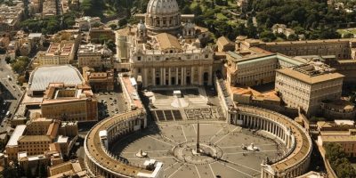 Domani riaprirà San Pietro, ingressi con contro...
