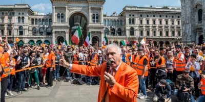 I gilet arancioni sono scesi nelle piazze itali...