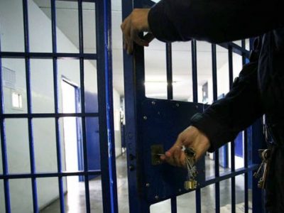 Torino, torture e violenze in carcere: rimossi il direttore e il comandante della penitenziaria